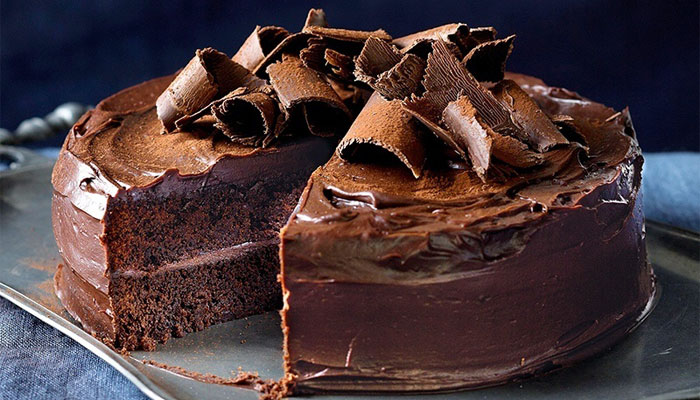 طرز تیه کیک شکلاتی خانگی مرحله به مرحله