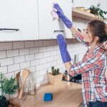 10 روش موثر برای تمیز کردن کابینت