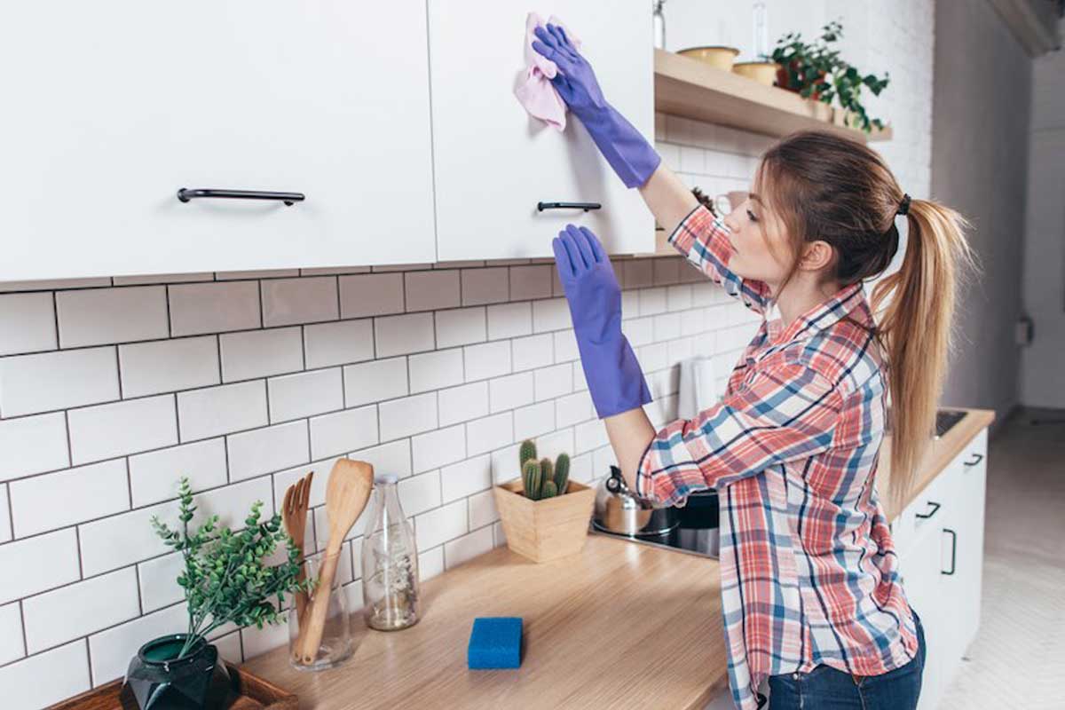 10 روش موثر برای تمیز کردن کابینت